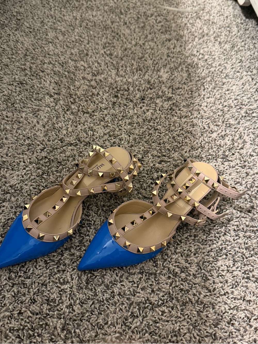 Valentino Blue Patent Pointed Leather Flats with Nude Rockstud Straps